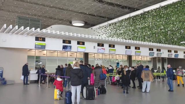 Аэропорт Симферополя внутри. Крым. смотреть онлайн