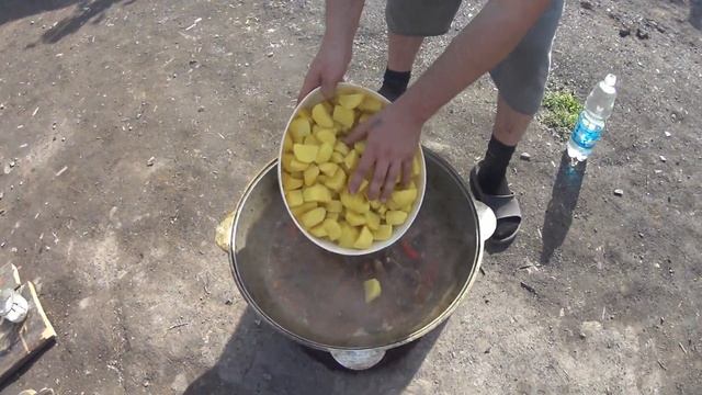 Дикие утки с картошкой в казане смотреть онлайн