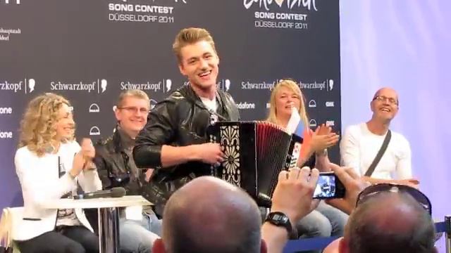 Alexey sings Kalinka смотреть онлайн