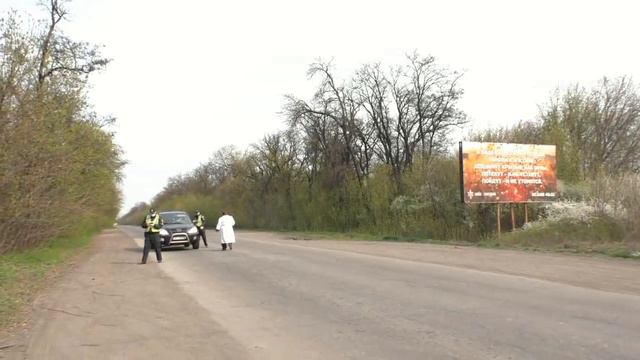 На в`їзді у Першотравенськ встановлені контрольно пропускні пости смотреть онлайн