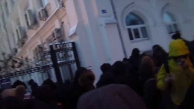 Прорыв ворот в общежитие 