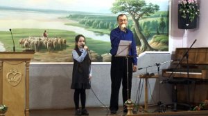 "Нежность - спутница счастья"  Поёт отец и дочь.