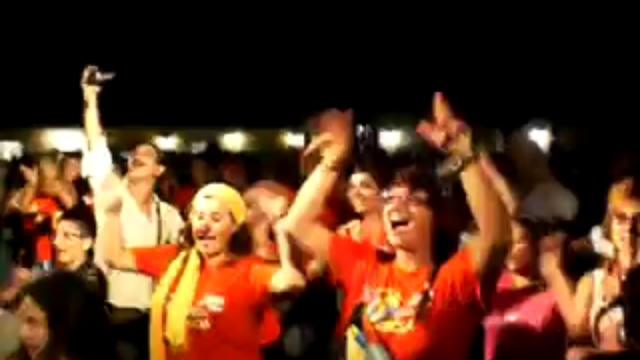 монахи отжигают