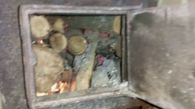 Топим баню брикетами #брикеты #твердотопливныйкотел смотреть онлайн