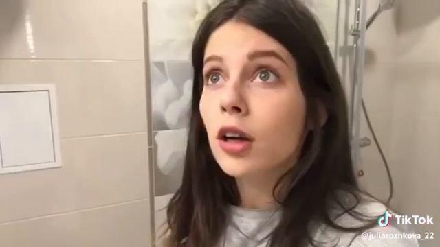 Когда мама ушла на собрание😂 смотреть онлайн
