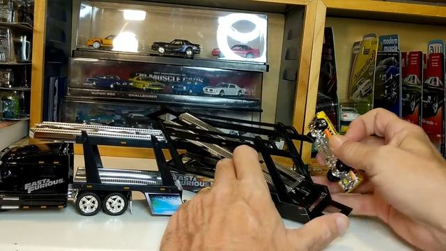 New 1:64 truck and trailer car carrier смотреть онлайн