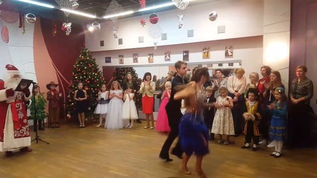 "Интеллект-Сервис" школа. Танец "Ча-ча-ча". Лана Нестерович и Семен Юрьев, 29 декабря 2016 смотреть онлайн