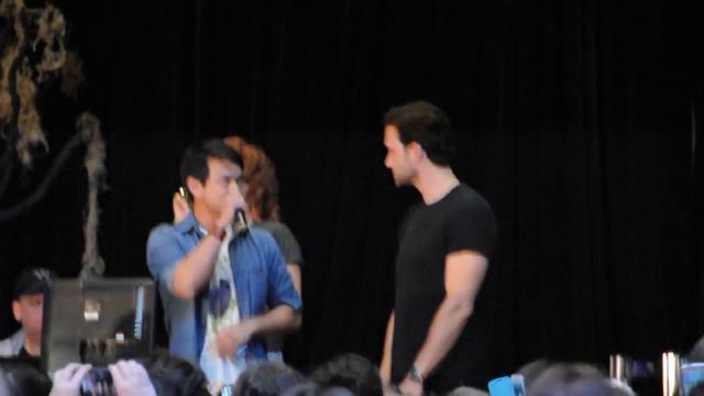 VanCon Karaoke 2015 - Osirc & Gil singing The Monster смотреть онлайн