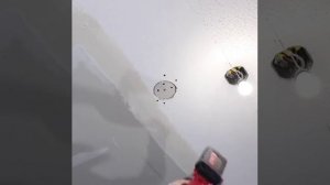 Как заделать отверстие в потолке