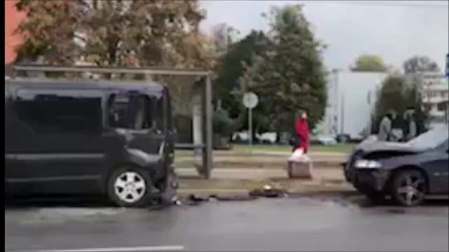 Volvo crash. Volvo V70 vs 3 cars. смотреть онлайн