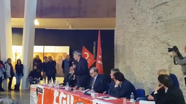 Maurizio Landini a Teramo: "Ricostruire un modello sociale diverso" смотреть онлайн