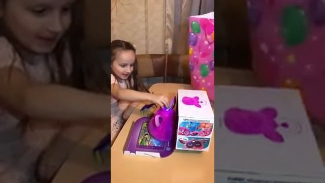 Дарим подарок.День рождения, 6 лет. Ферби смотреть онлайн