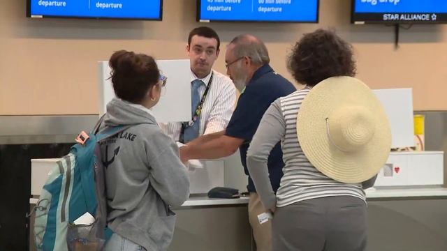 Nearly 190 flights canceled at Chicago's O'Hare International Airport ahead of busy holiday weekend смотреть онлайн
