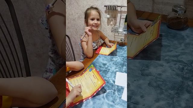 Мои девочки пишут письмо деду Морозу. смотреть онлайн