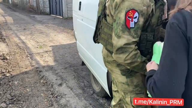 Дети Донбасса. Мы привезли подарки для маленькой Даши от Елены! смотреть онлайн