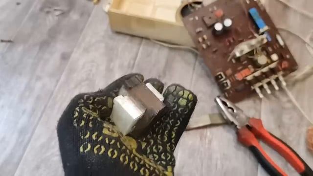 ПОИСК МЕДИ ВРЕМЕН СССР. МЕДНАЯ ЛИХОРАДКА. ГДЕ НАЙТИ МЕДЬ? РАЗБОР СТАРОЙ ТЕХНИКИ. ЗАРАБОТОК ДЕНЕГ смотреть онлайн