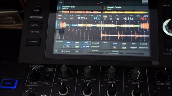Denon DJ SC Live 4 running Virtual DJ Pro 2023
