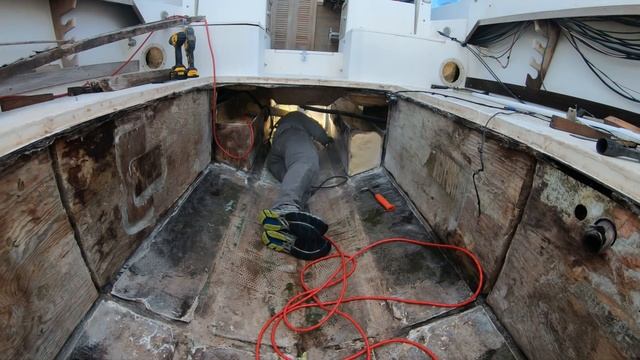 $10 Boat - Gutting out the Midsection | EPS 18 | Shots Life смотреть онлайн