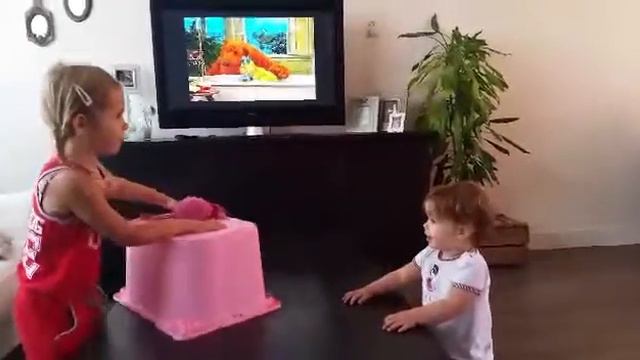 Fenne en Liv hebben lol смотреть онлайн
