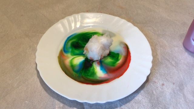 ТОП-10 Самых простых экспериментов для детей и взрослых / Увлекательные опыты в домашних условиях смотреть онлайн