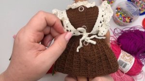 Вязовлог Вяжу школьную форму для куклы | Вязание крючком для кукол и игрушек