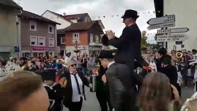 Les Bedzules - Fête de l'oiseau Saint Genis Pouilly (France) 2017 - L'aventurier смотреть онлайн