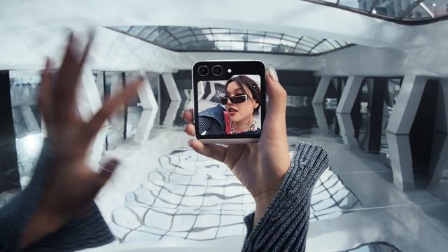 Galaxy Z Flip5: FlexCam Selfie | Samsung смотреть онлайн