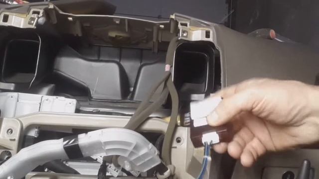 Шум в колонках при подключении радио смотреть онлайн