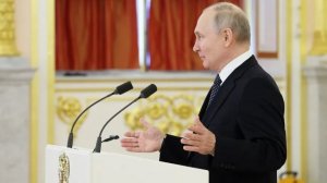 Церемония вручения верительных грамот в Кремле — видео Новос