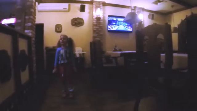 ШАТО VLOG Едем в автобусе в кафе, едим пиццу, играем в домино, сказка про ПДД от Таси, SHATO смотреть онлайн