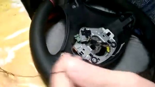 некоторые нюансы при перетяжке руля на BMW X5 2008 года смотреть онлайн