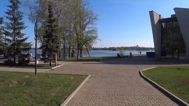 Нижний Тагил прогулка по набережной и театральному скверу в тёплый, цветущий майский день ! Часть смотреть онлайн