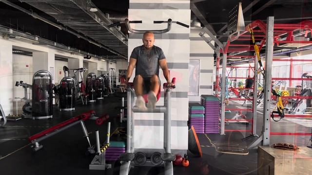 Как накачать пресс на брусьях смотреть онлайн