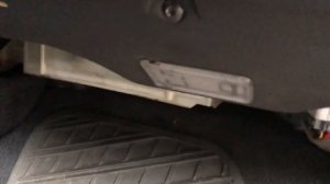 Замена салонного фильтра на Volvo XC90 2012