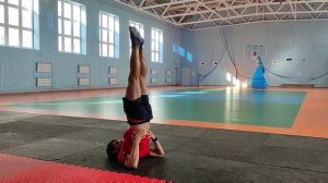 Как сделать стойку на лопатках?