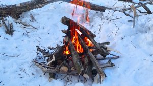 Как разжечь КОСТЕР ЗИМОЙ в лесу быстро и просто.  Костер РЕШЕТКА #