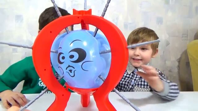 Бум Бум Балун, распаковка игры, лопаем шарики / Boom Boom Ballon opening game смотреть онлайн