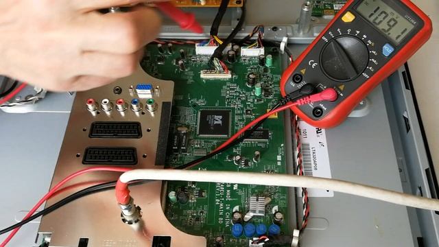 Toshiba 32AV703 нет изображения. Ремонт Main board: MST3740EU-T Rev 1.04 смотреть онлайн