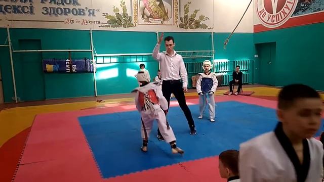 Каменское. Тхэквондо 2018. Спаринги смотреть онлайн