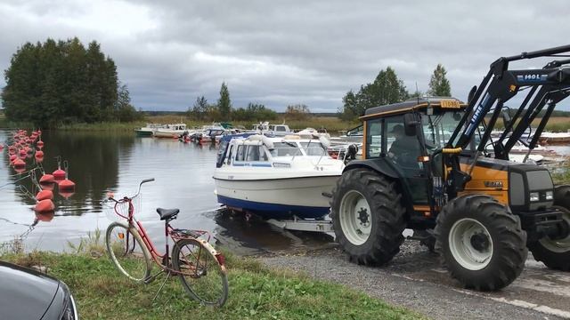 Спускаем на воду Беллу 7000 в Финляндии смотреть онлайн