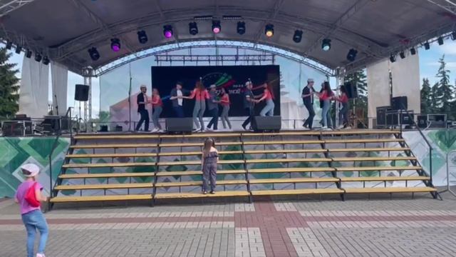Городской фестиваль искусств "ЗОРИ НАД ПИНОЙ". Коллектив LATINA CLUB. Танцевальный номер "Tú" смотреть онлайн