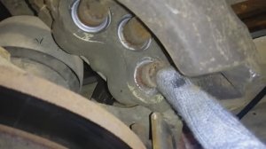 Заклинил правый суппорт  нива шевроле.