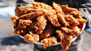 Стрипсы в казане на костре. Максимальный хруст.