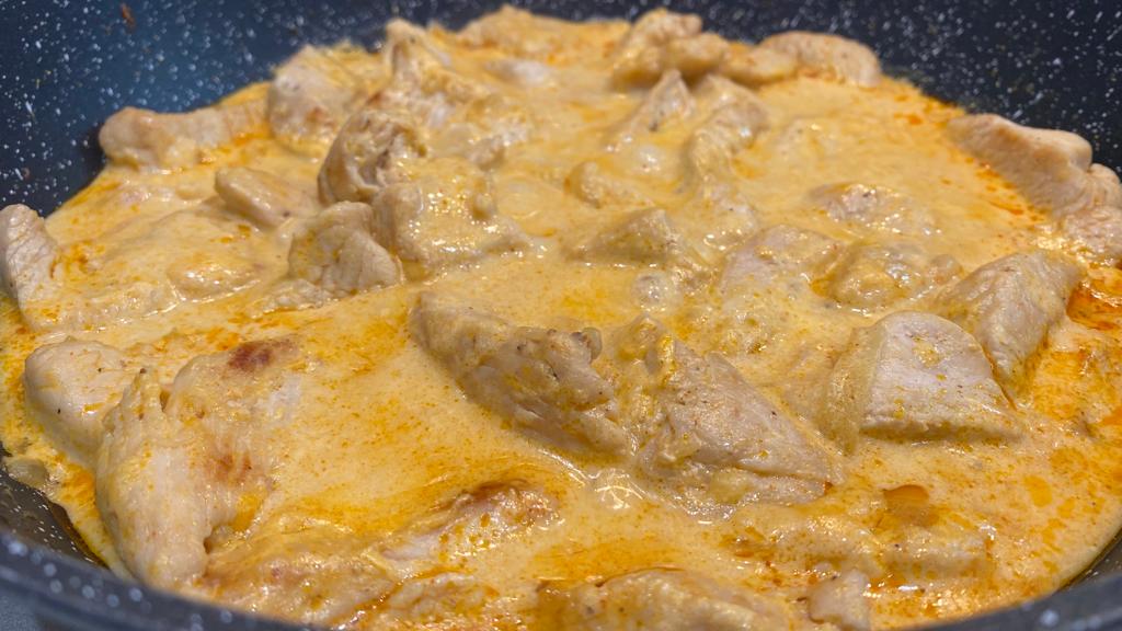 Гедлибже из индейки. Индейка, тушёная в сметанном соусе. смотреть онлайн