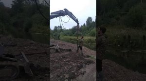 Монтаж винтовых свай мини-экскаватором. Часть 4.