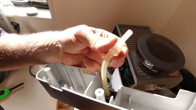 Coffee Machine won't build pressure? Easy fix... смотреть онлайн