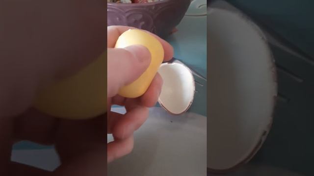 Открыл одно яйцо Kinder Сюрприз смотреть онлайн