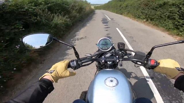 Moto Guzzi V7 850 vs Ducati Scrambler 800 смотреть онлайн