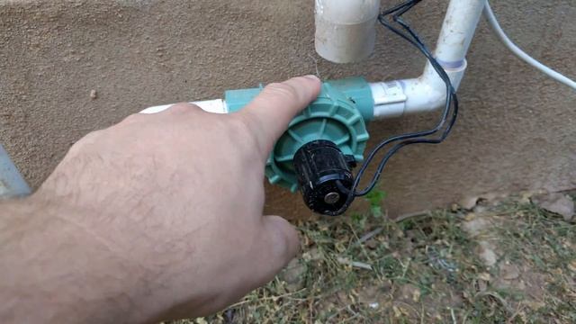 Nerd Garden: DIY Automated Rain Barrel Garden Drip Irrigation Setup смотреть онлайн