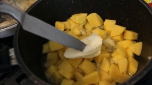 Томлёный картофель со сливочным маслом по монастырски